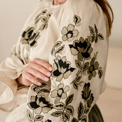Women’s Ukrainian Embroidered Set – Long Linen Dress & Traditional Plakhta
