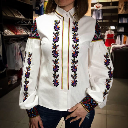 Elegant women's embroidered shirt with snap buttons