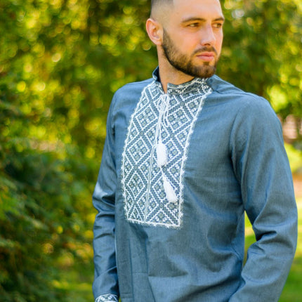 Embroidered men's shirt