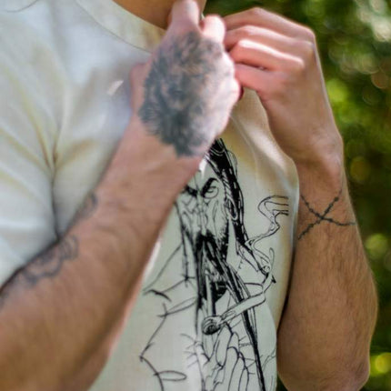 Embroidered men's shirt with short sleeves