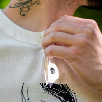Embroidered men's shirt with short sleeves