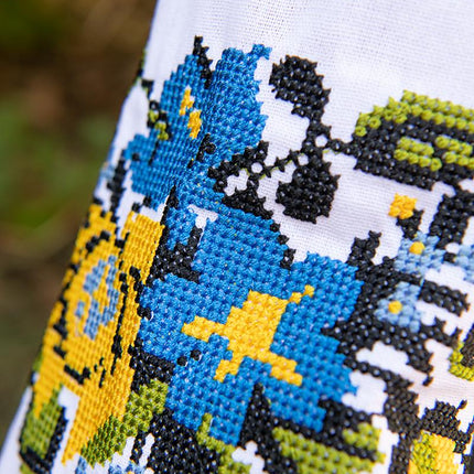 Embroidery shirt for girls in national colors