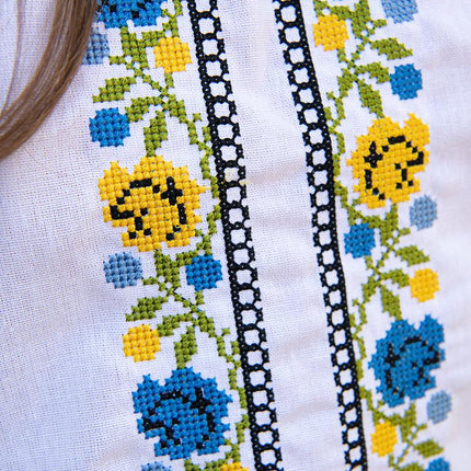 Embroidery shirt for girls in national colors