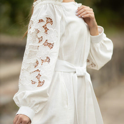 Linen dress with Richelieu embroidery