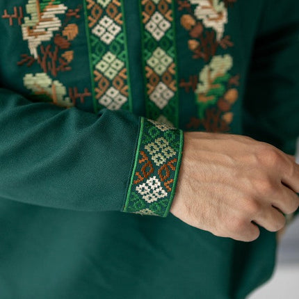 Men's embroidered shirt with oak embroidery