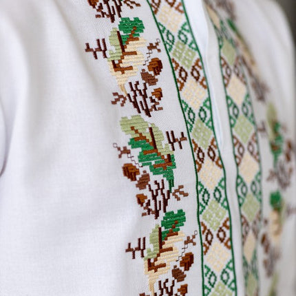 Men's embroidered shirt with oak embroidery