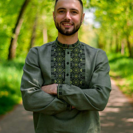 Men's vyshyvanka