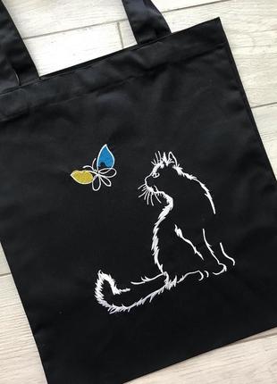 Shopper with a kitten