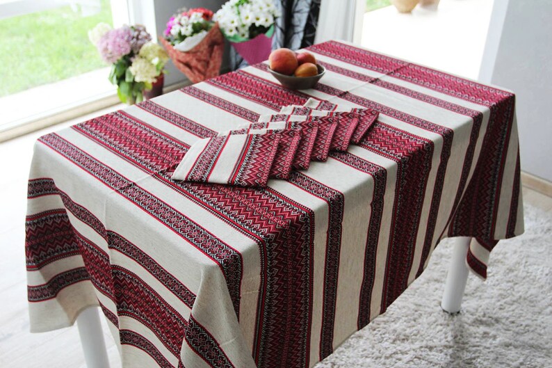 Tablecloth with napkins in Ukrainian style