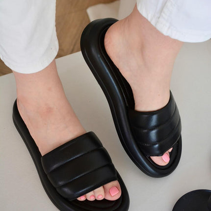 Women's slide sandals made of genuine leather